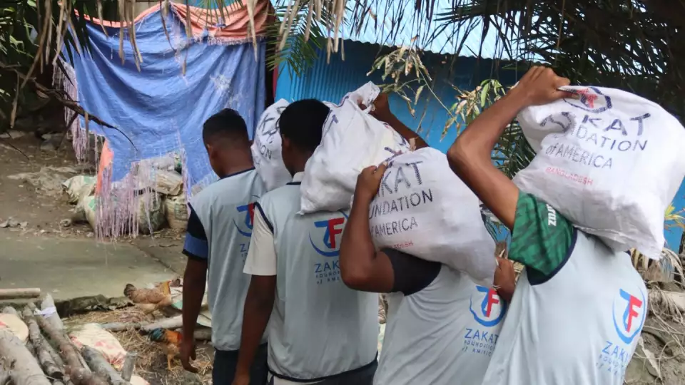 bangladesh-flood-relief-efforts-reach-vulnerable-families-with-essentials.-(1)